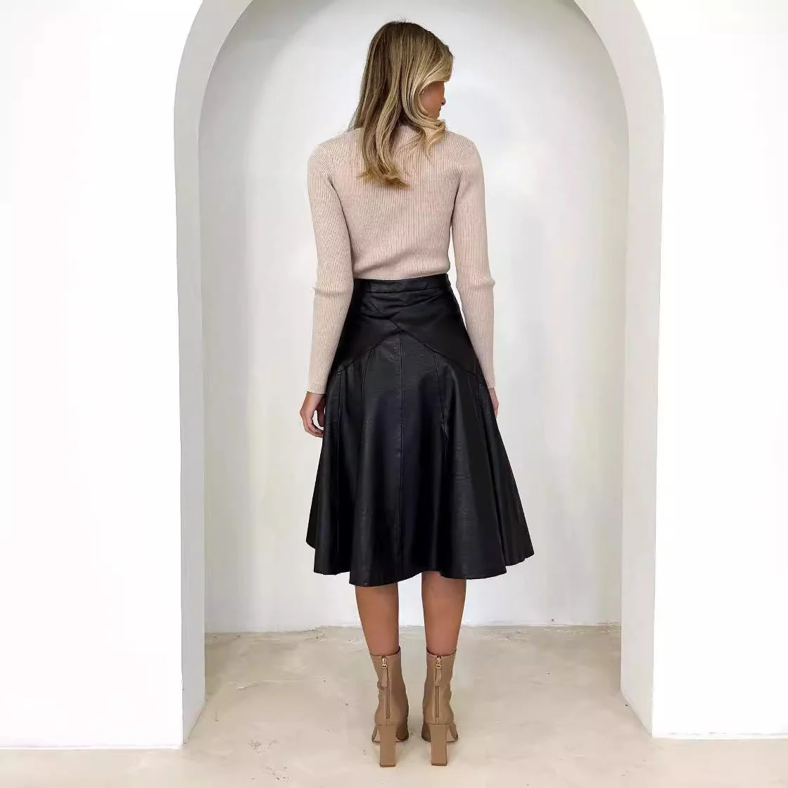 Leather and high waist pleated skirt